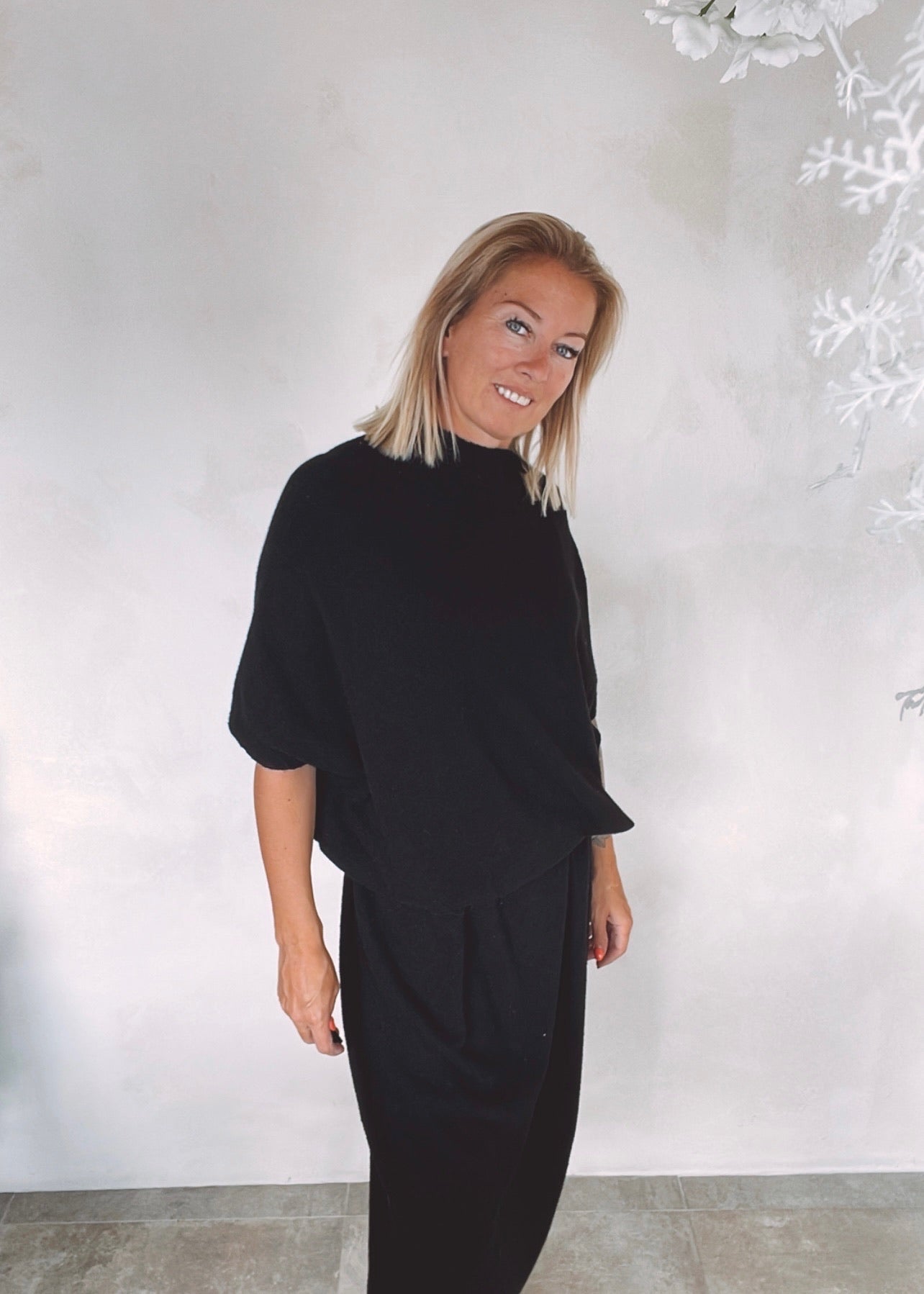 Mira Cozy Oversize Dress Zwart