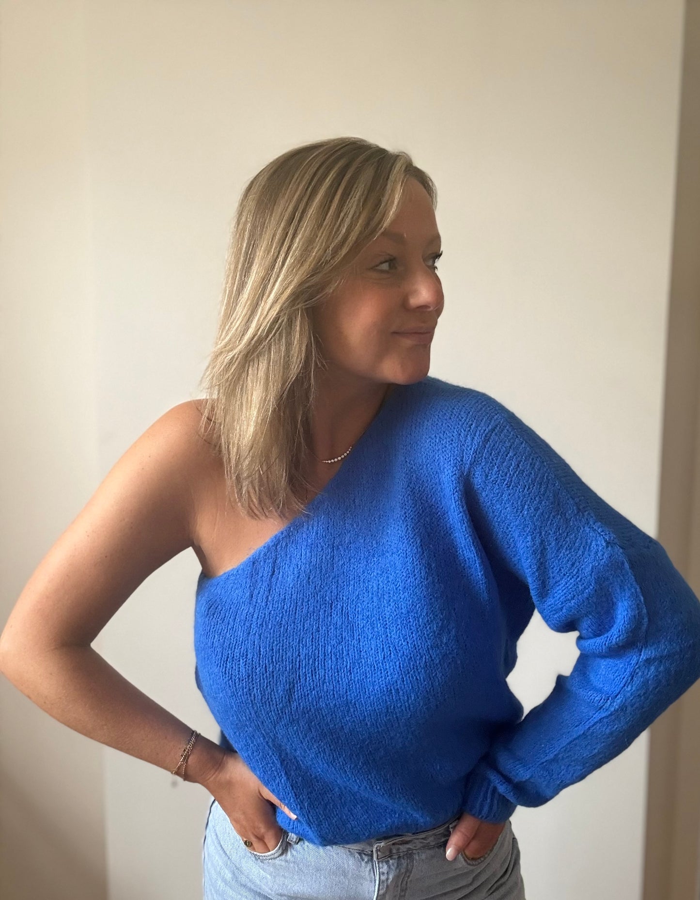 Off shoulder knit sweater TU