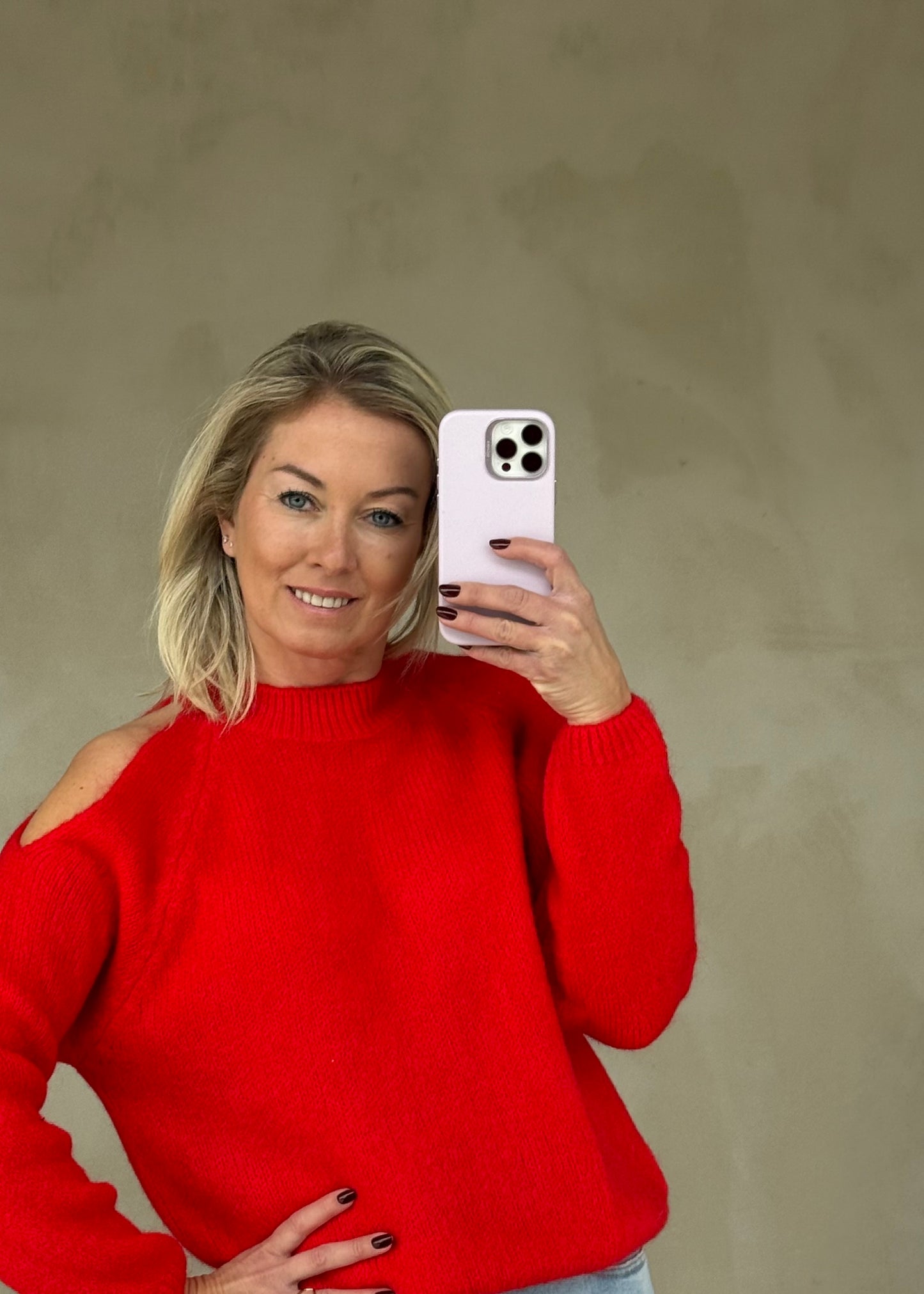 Open shoulder pull Red