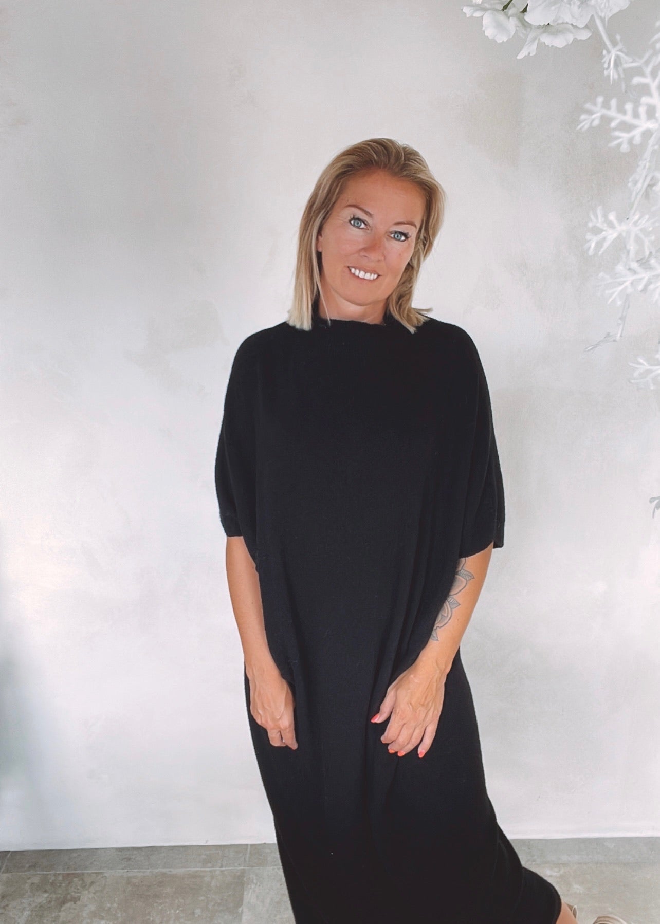 Mira Cozy Oversize Dress Zwart