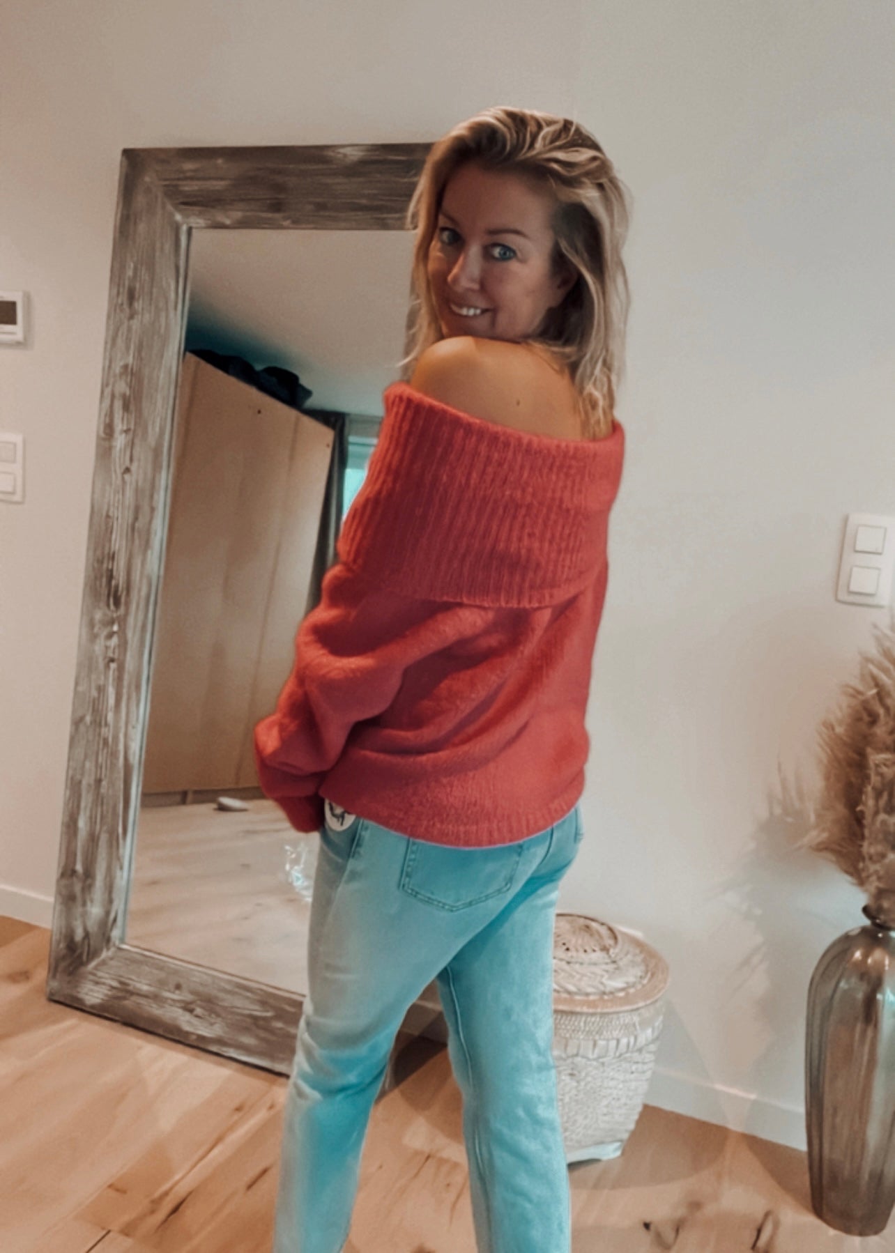 Nox Fushia sweater