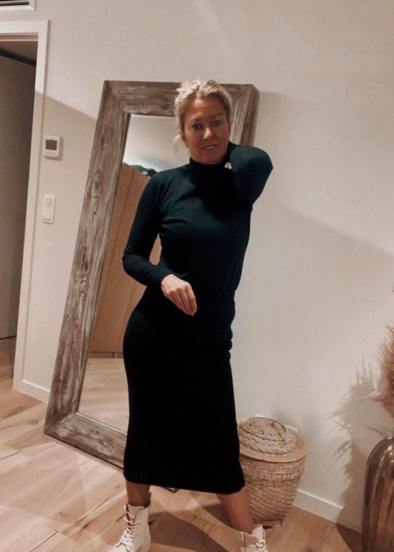 Leci black skirt