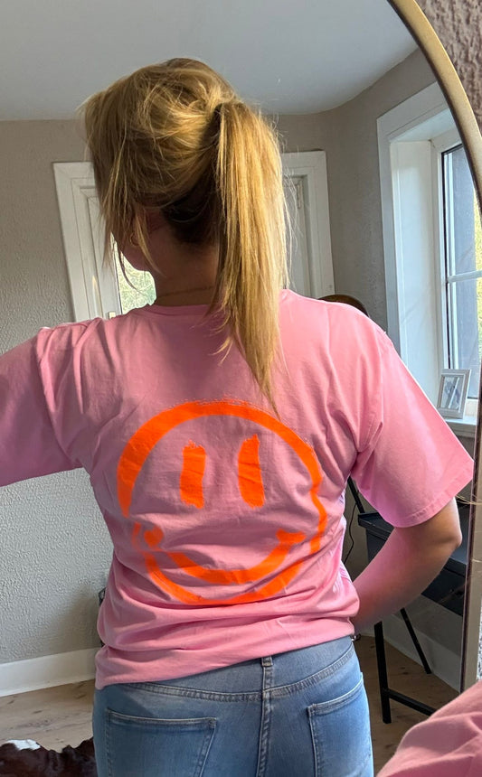 Laatste stuk 🔥 Tshirt smiley roze