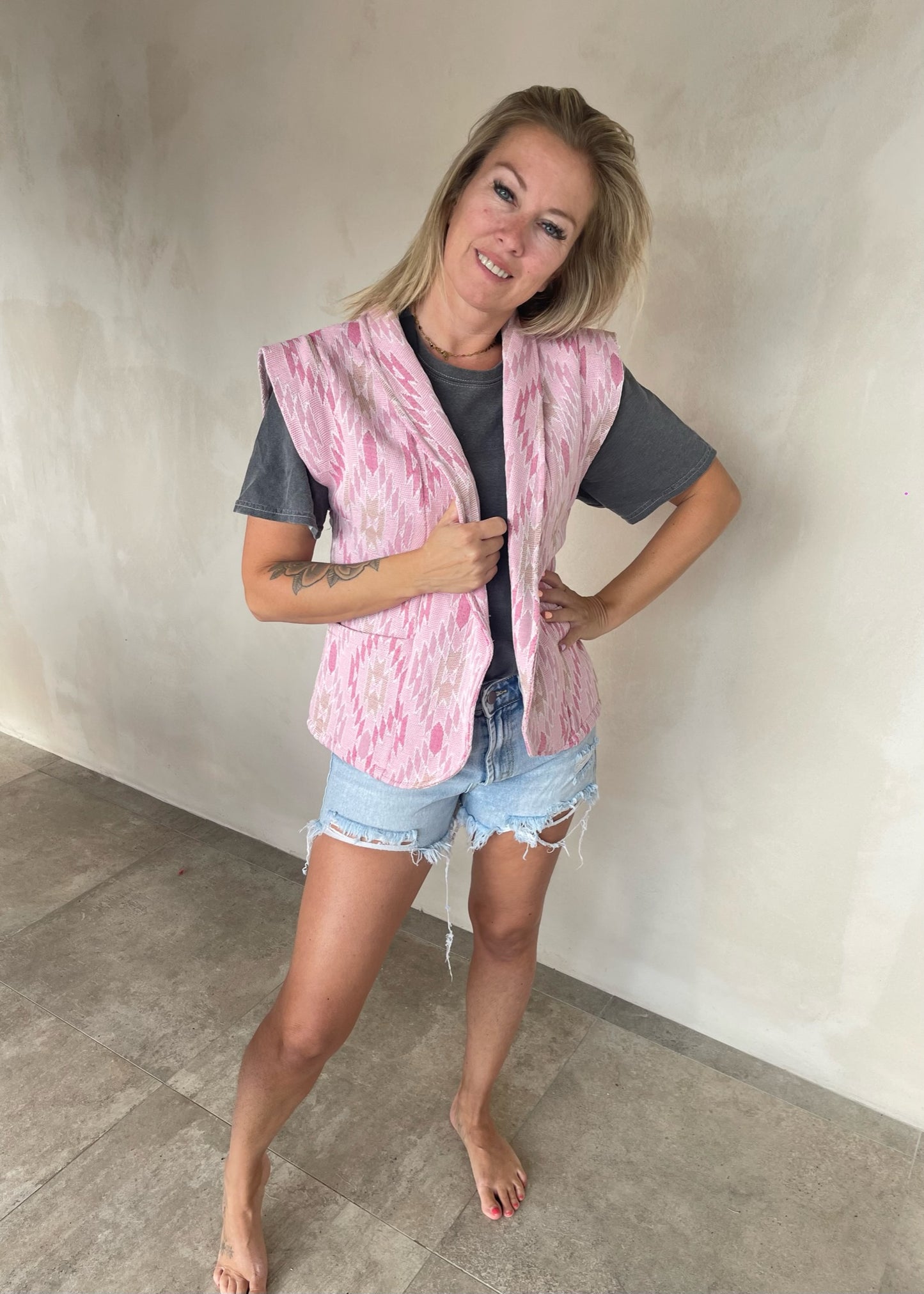 Viv Vest Pin