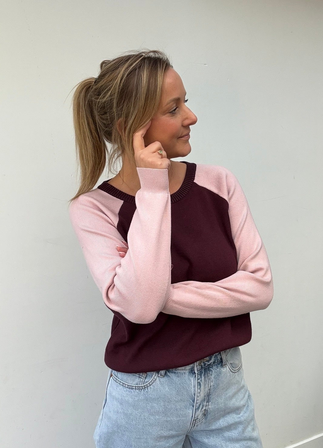 Gebreide trui – bordeaux & zachtroze TU