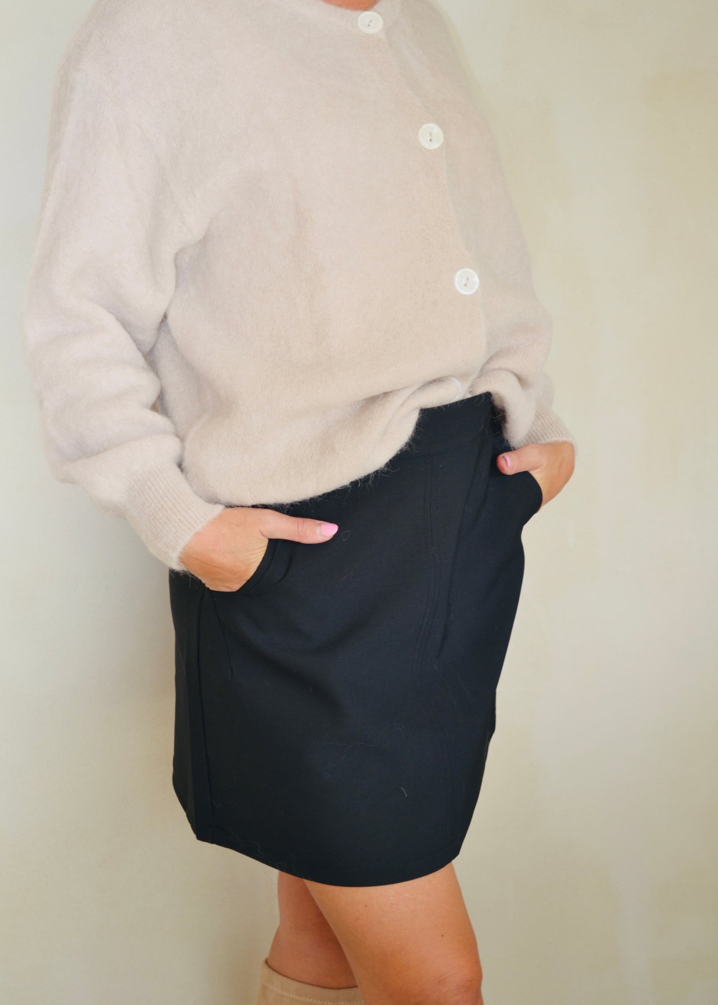 BLACK SKIRT SHORT