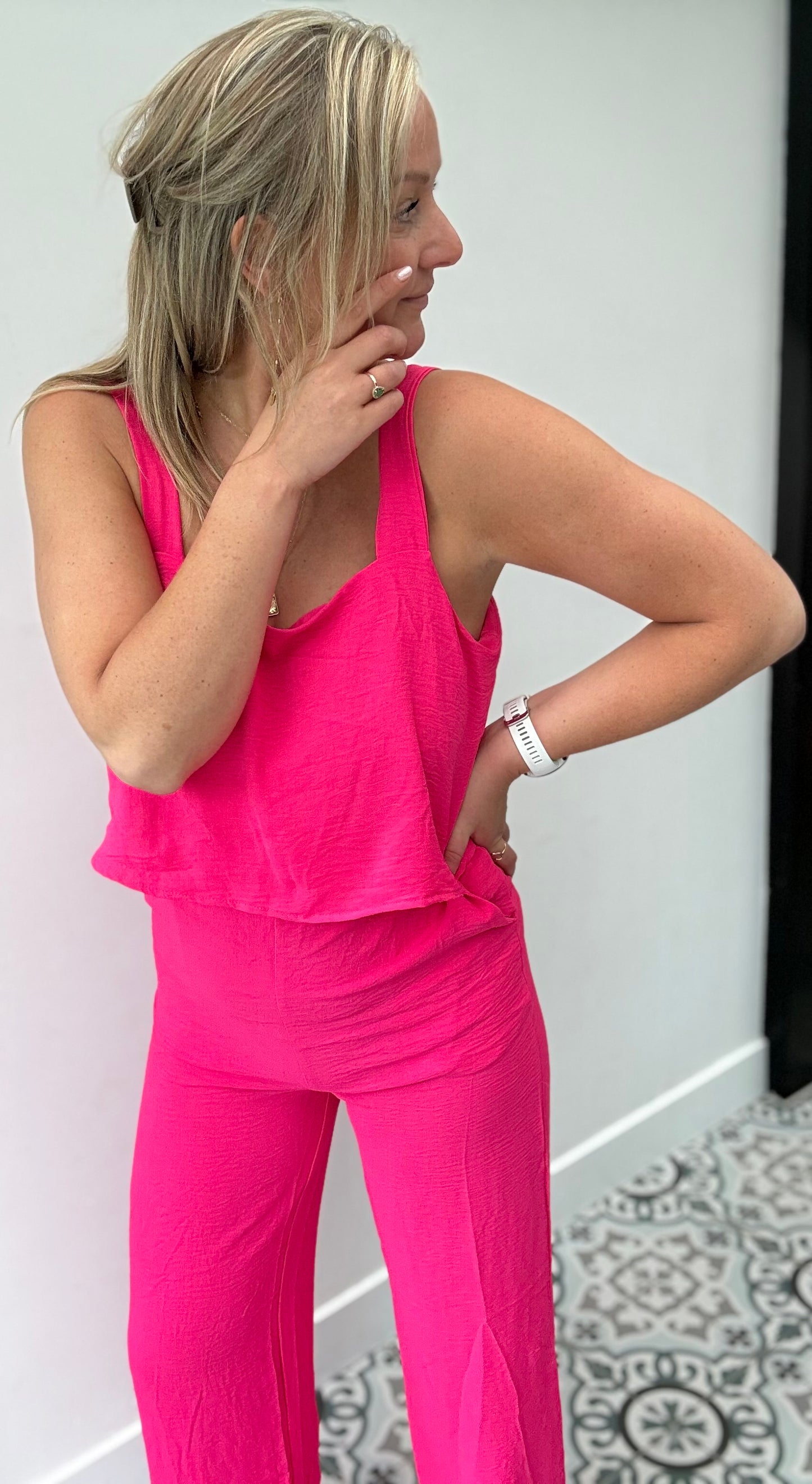 Fuchsia jumpsuit met strikdetail