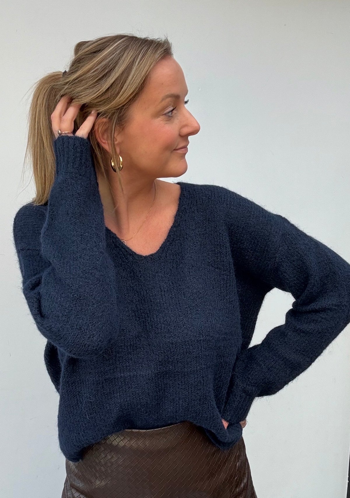 Gebreide trui met sjaal – donkerblauw TU