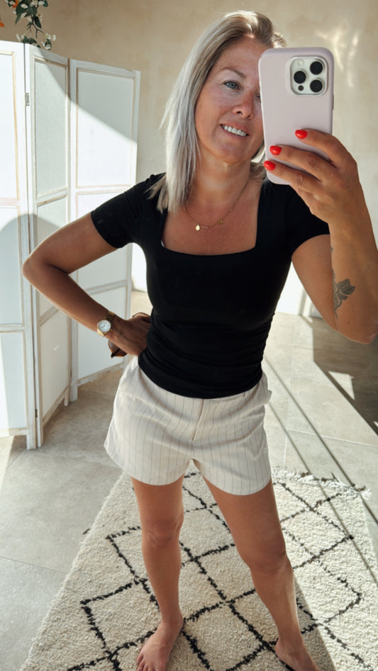 BLACK T-SHIRT