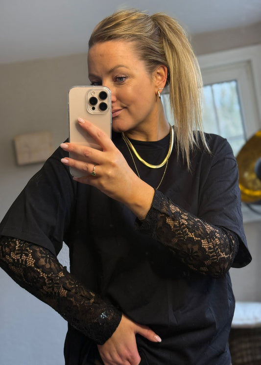 T-shirt met kanten mouw