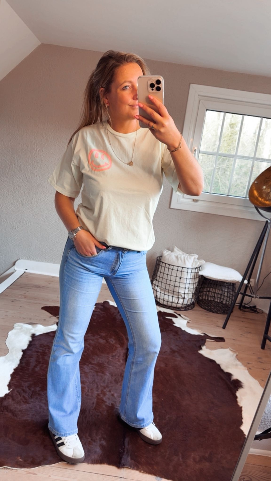 Laatste stuk 🔥  op= op! Tshirt smiley geel
