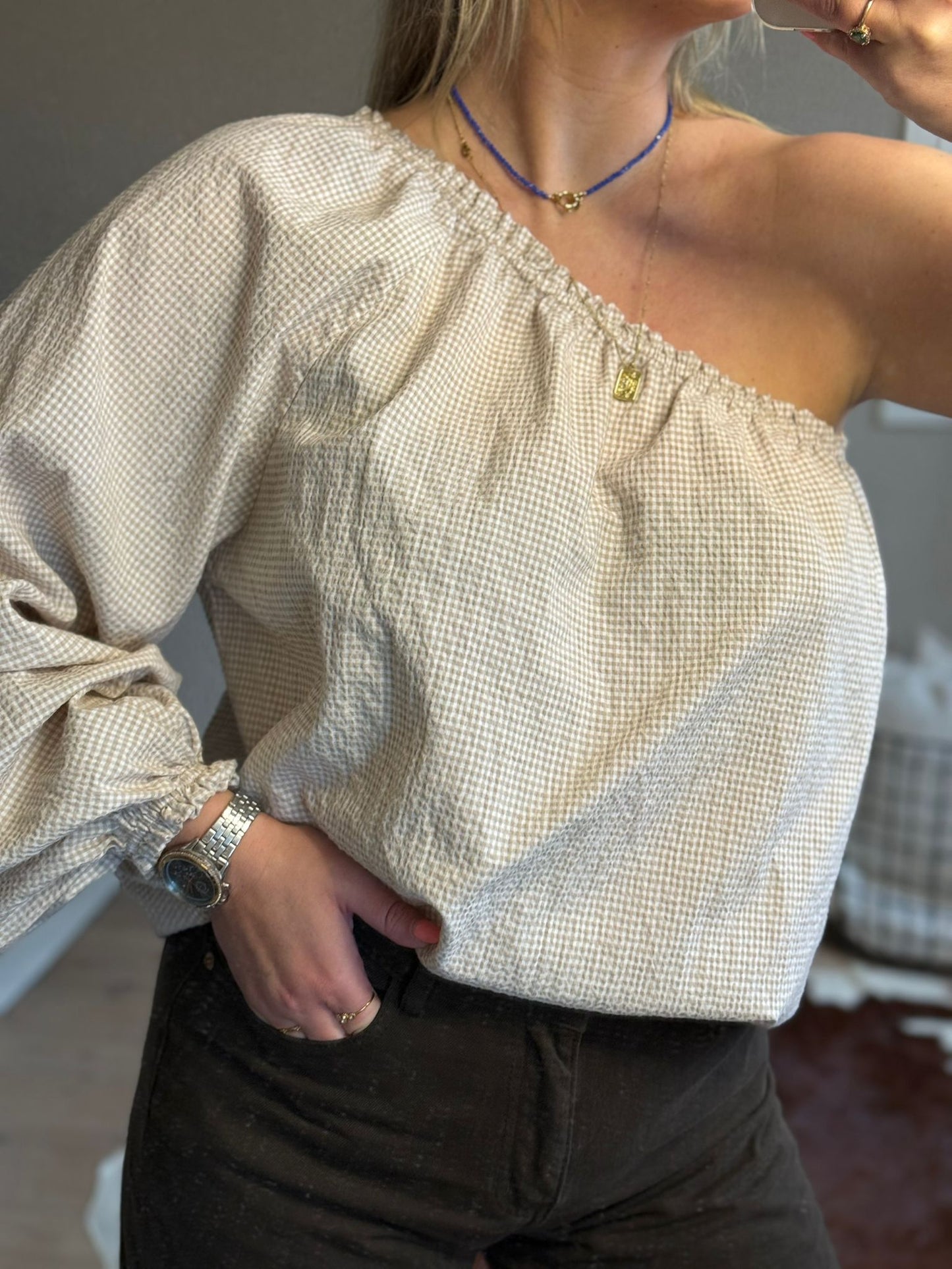 One shoulder beige