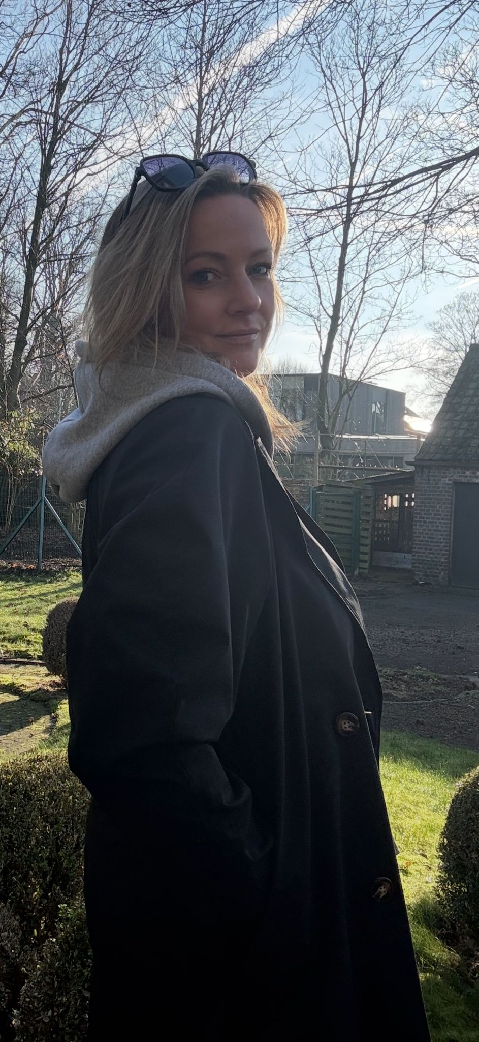 Trenchcoat hoodie black TU