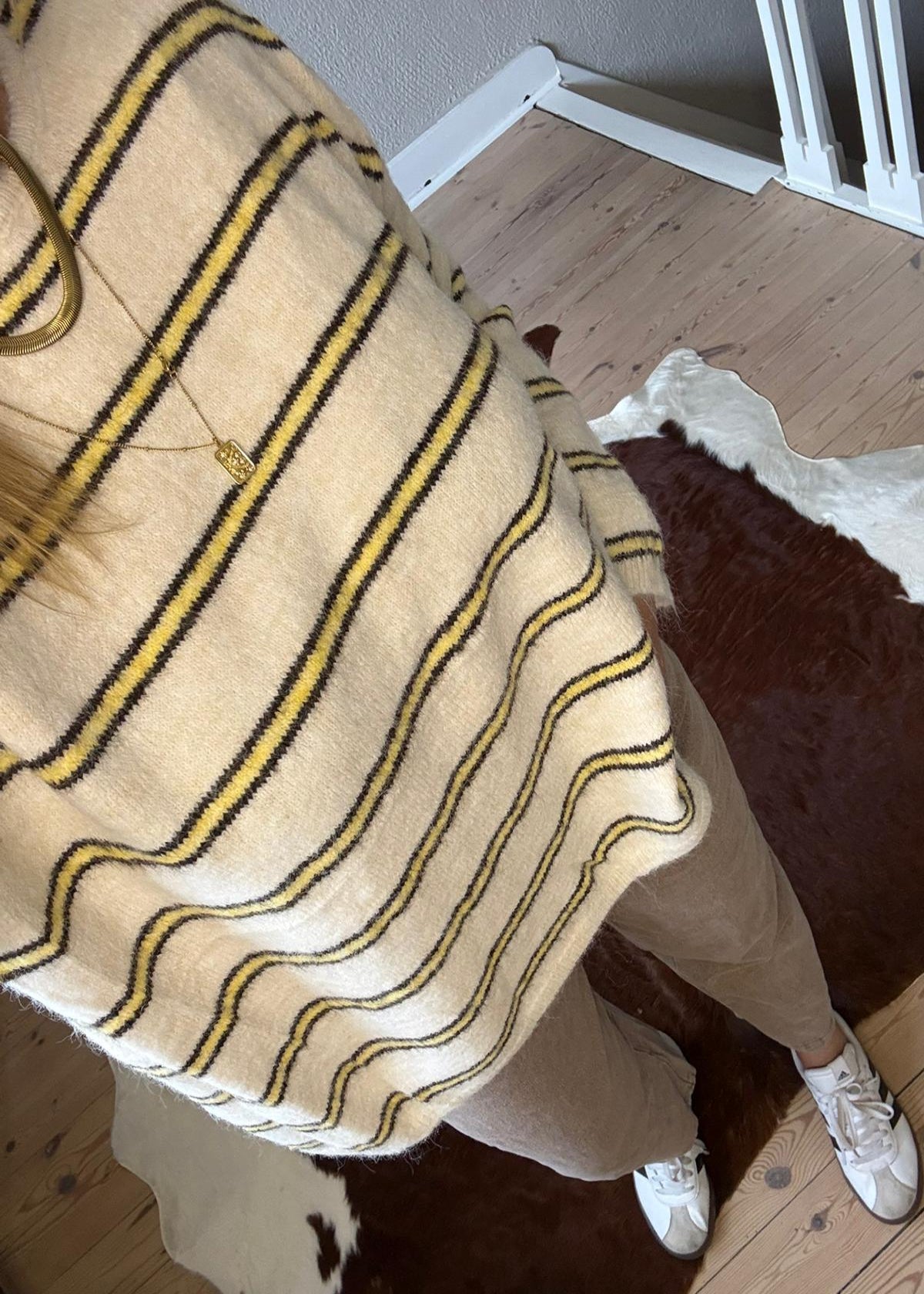 Truitje met strik TU beige